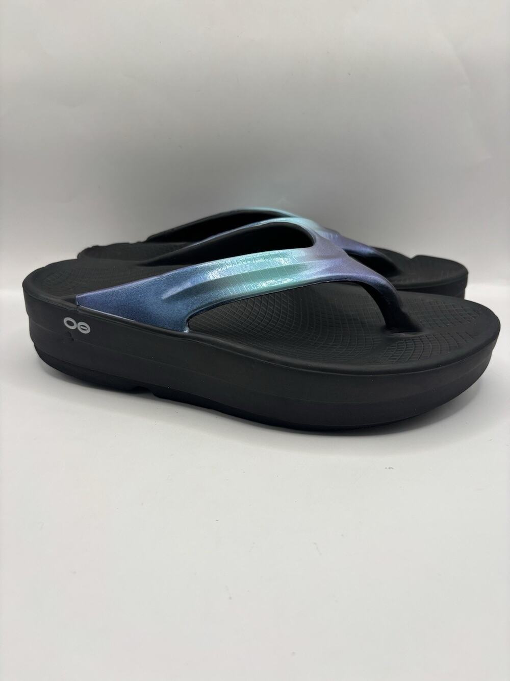 OOFOS OOmega Oolala Luxe Iridescent Blue Sandals Women Size 10
